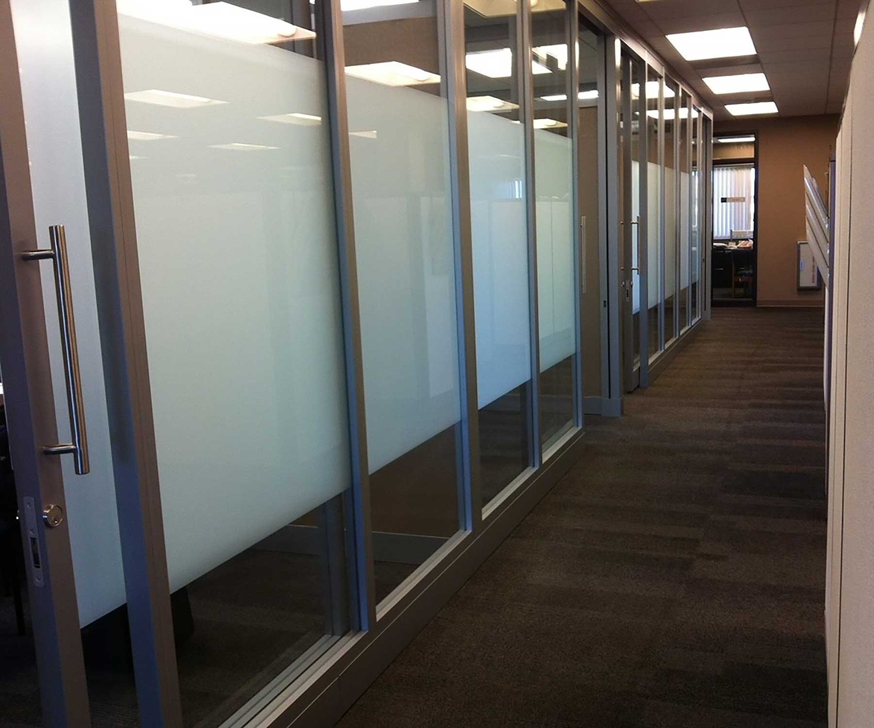 sds-gallery-Office-with-Large-Stripe-of-Privacy-Film